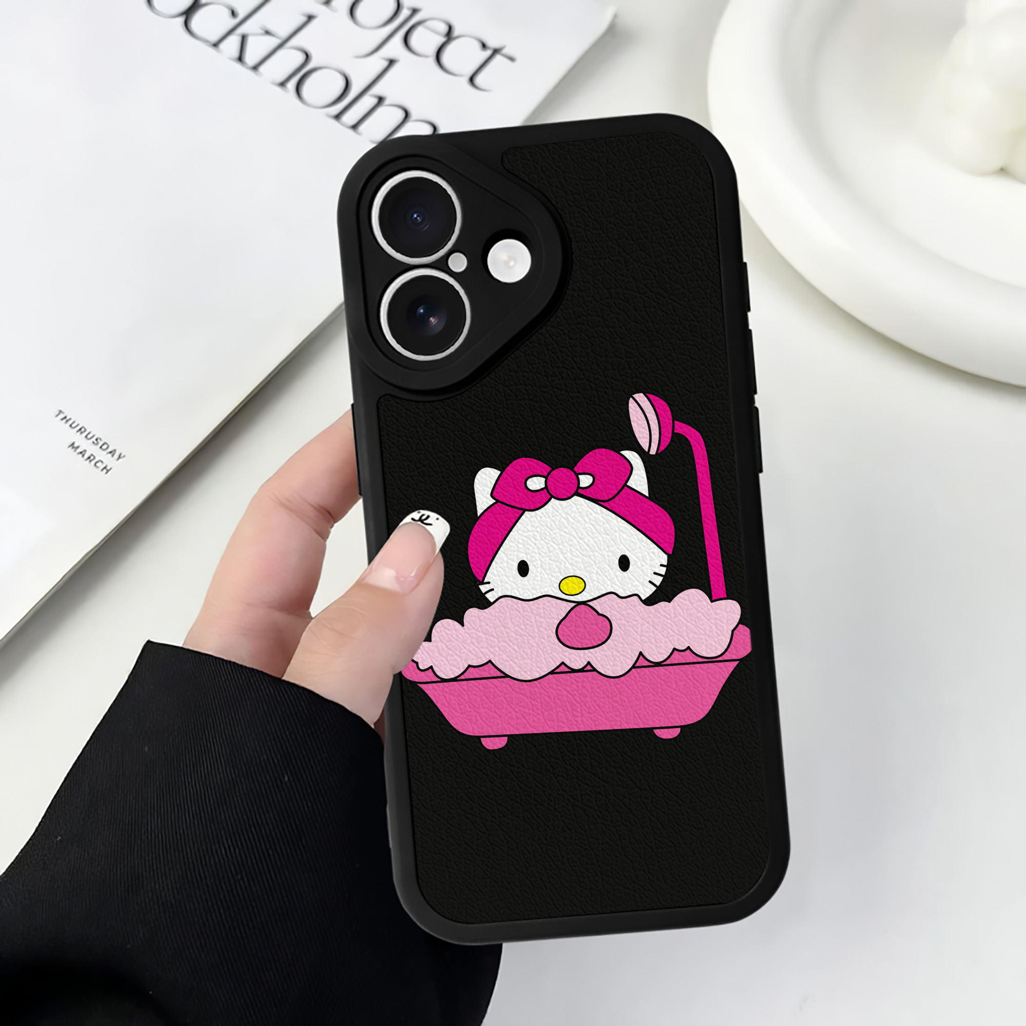 （画像用） Hello Kitty ハローキティ 【iPhone 16シリーズ対応】シリコンスマホケース（レザー調） 材質：シリコン